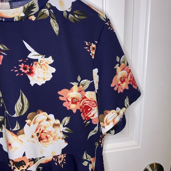 Navy floral boutique peplum top - Picture 5 of 5